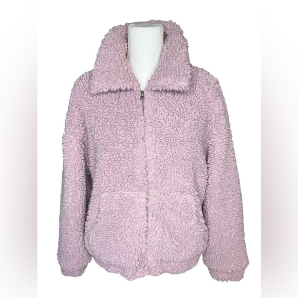 Forever 21 Jackets & Blazers - FOREVER 21 - Adorable Pink Fuzzy Coat